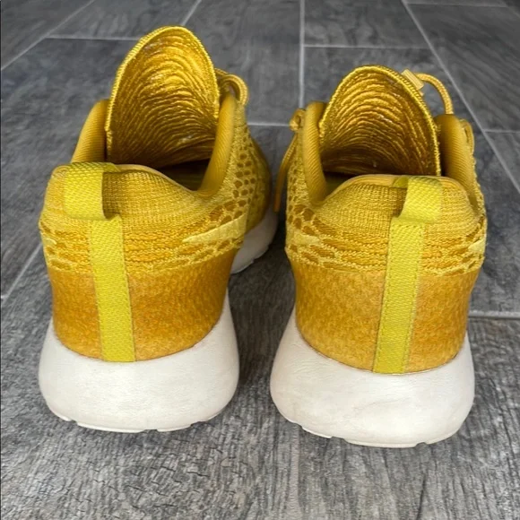 Nike Yellow Sneakers Lightweight Knit Design - Picture 4 of 5